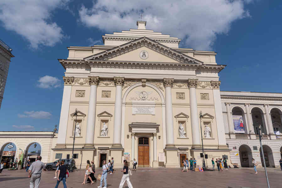 Polonia - Varsovia 103 - iglesia de Santa Ana.jpg